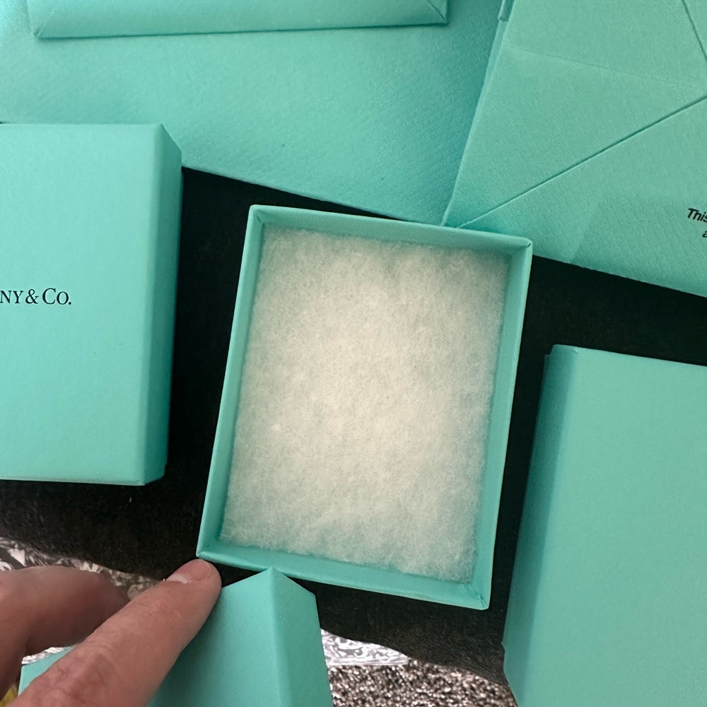 Authentic Tiffany Bags and Boxes with filler and ribbon - Picture 4 of 8